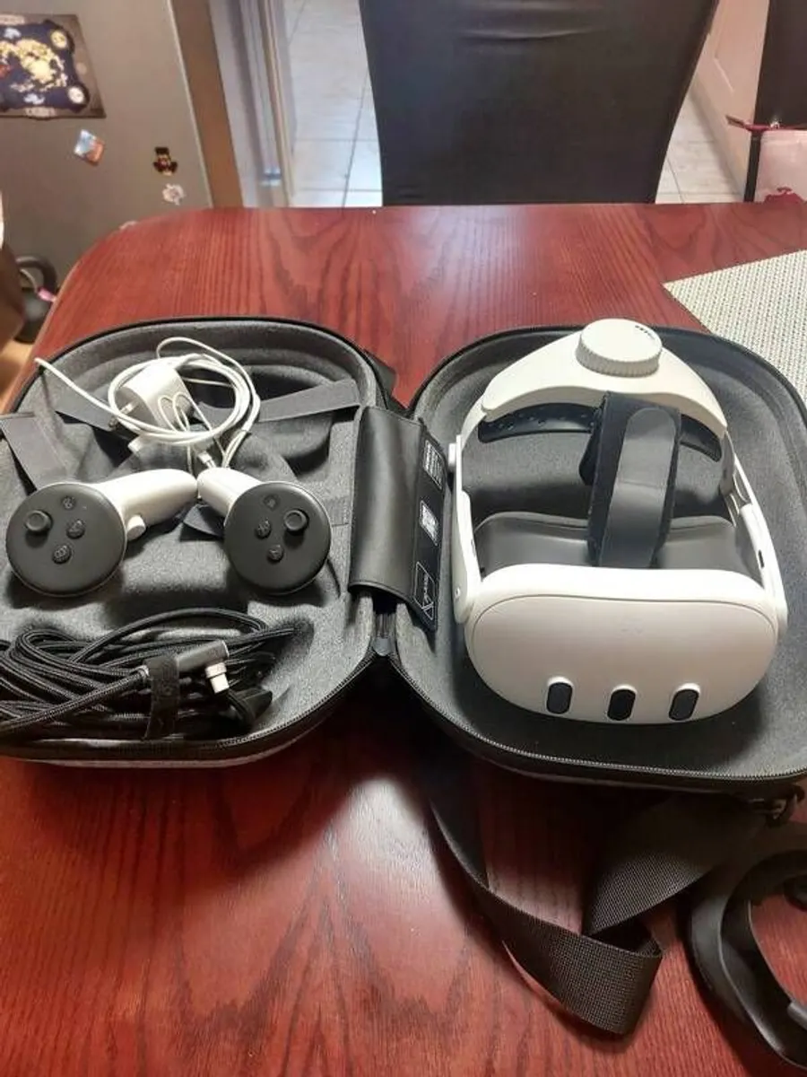 Meta Quest 3 128GB Bundle, Pristine plus BOBOVR C3 & PC Link - Image 2