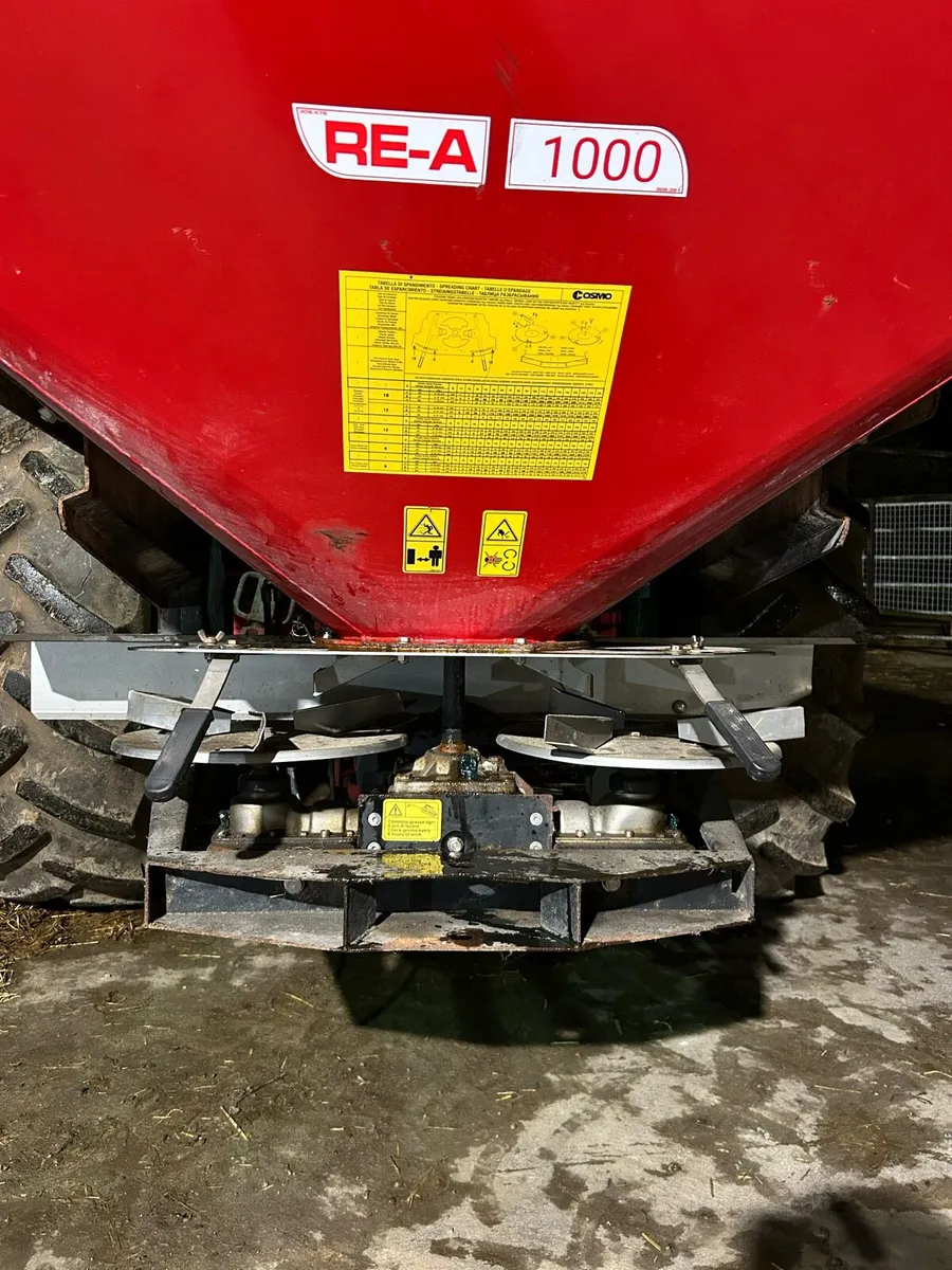 Fertiliser spreader - Image 2