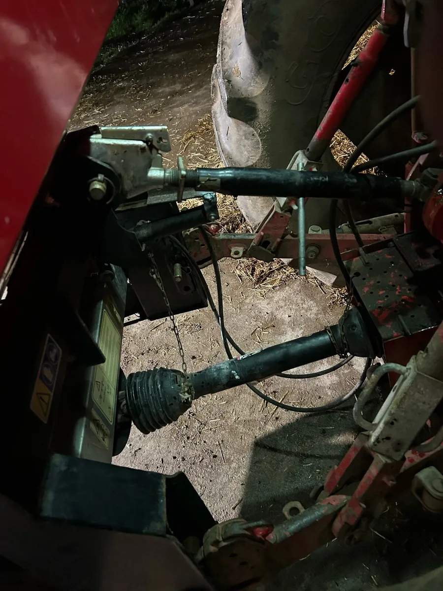 Fertiliser spreader - Image 3