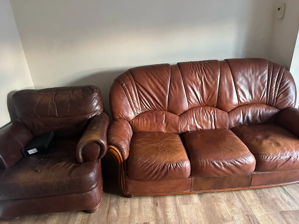 3 seater sofa and 3 armchairs - Image 1