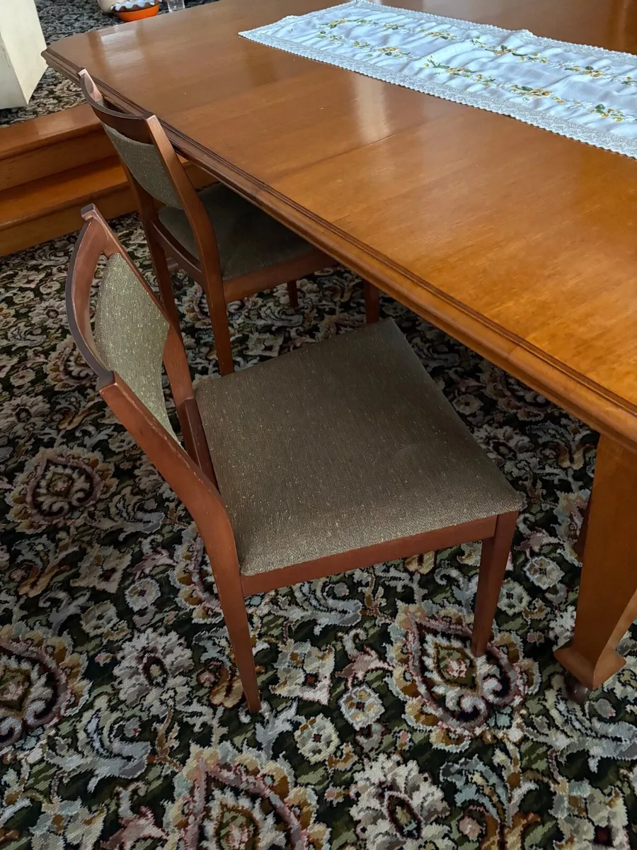 Dining Room Table and Chairs - Image 1
