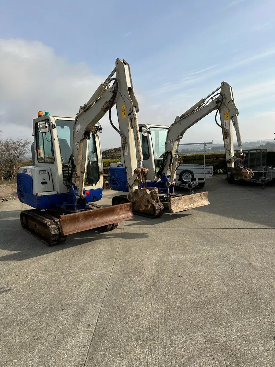 2 Takeuchi diggers 2015 - Image 1