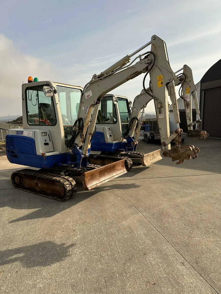 2 Takeuchi diggers 2015 - Image 4