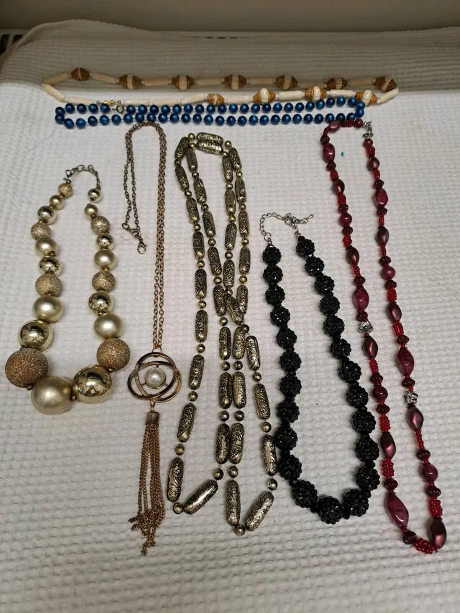 Bundle of 7 Necklaces - Image 1