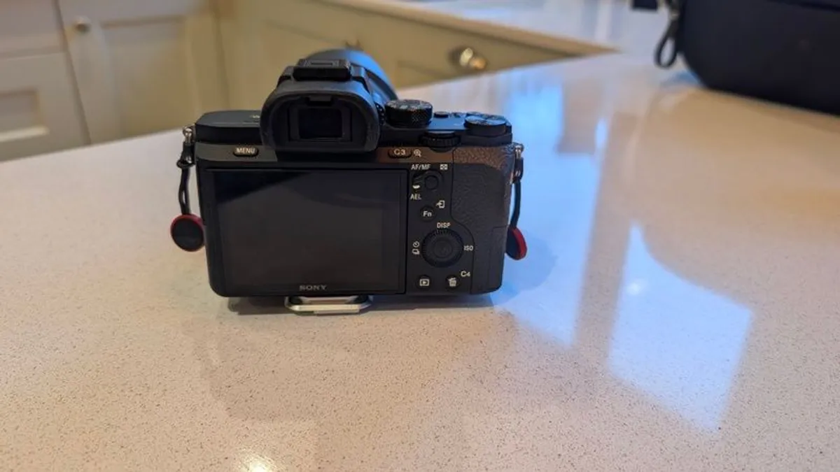 Sony Alpha A7 II Full Frame Bundle + 3 Lenses + case & batteries - Image 2