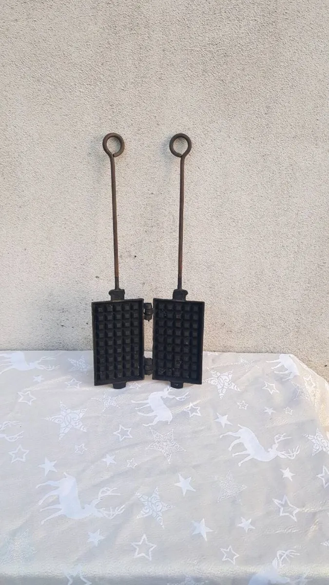 Old waffles maker antique - Image 1