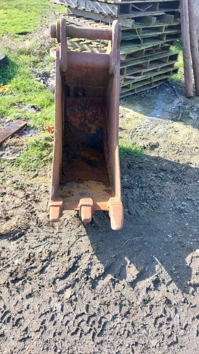 18" digging bucket - 70mm pins - Image 2