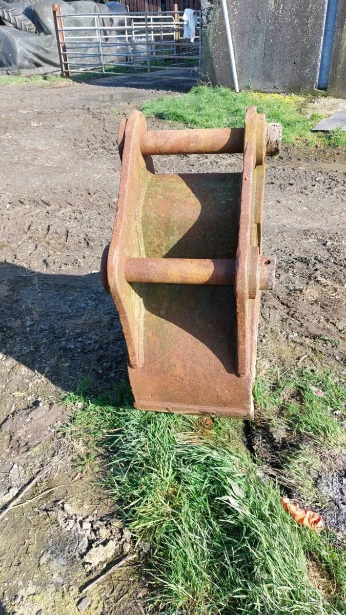 18" digging bucket - 70mm pins - Image 3