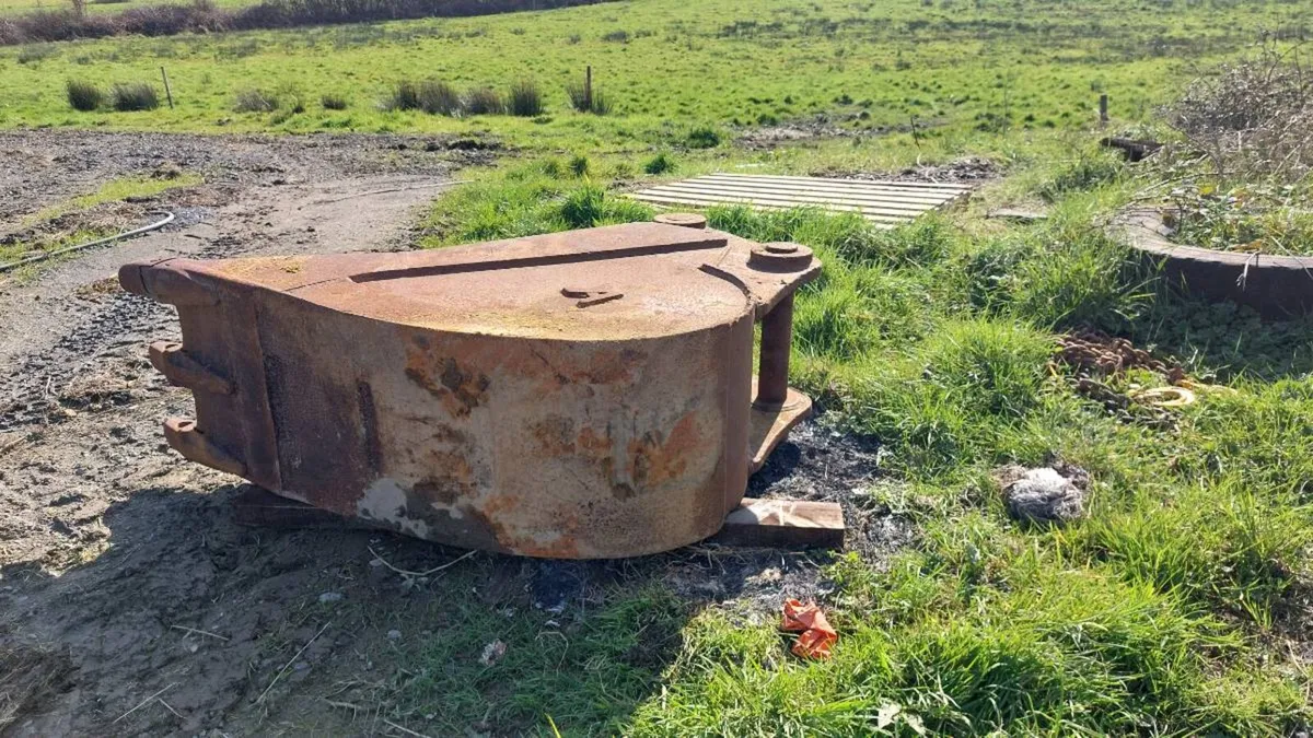 18" digging bucket - 70mm pins - Image 4