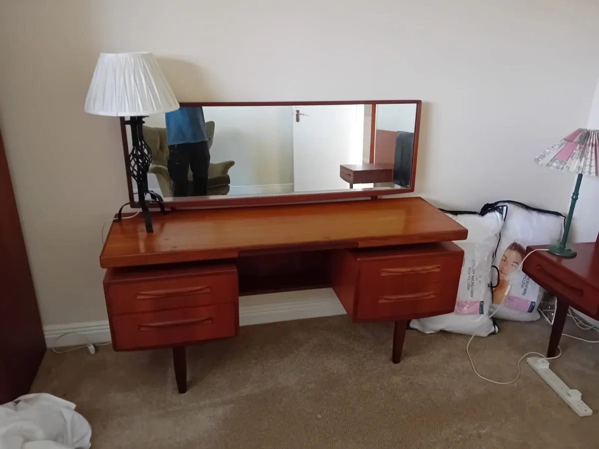 Headboard and dressing table set - Image 1