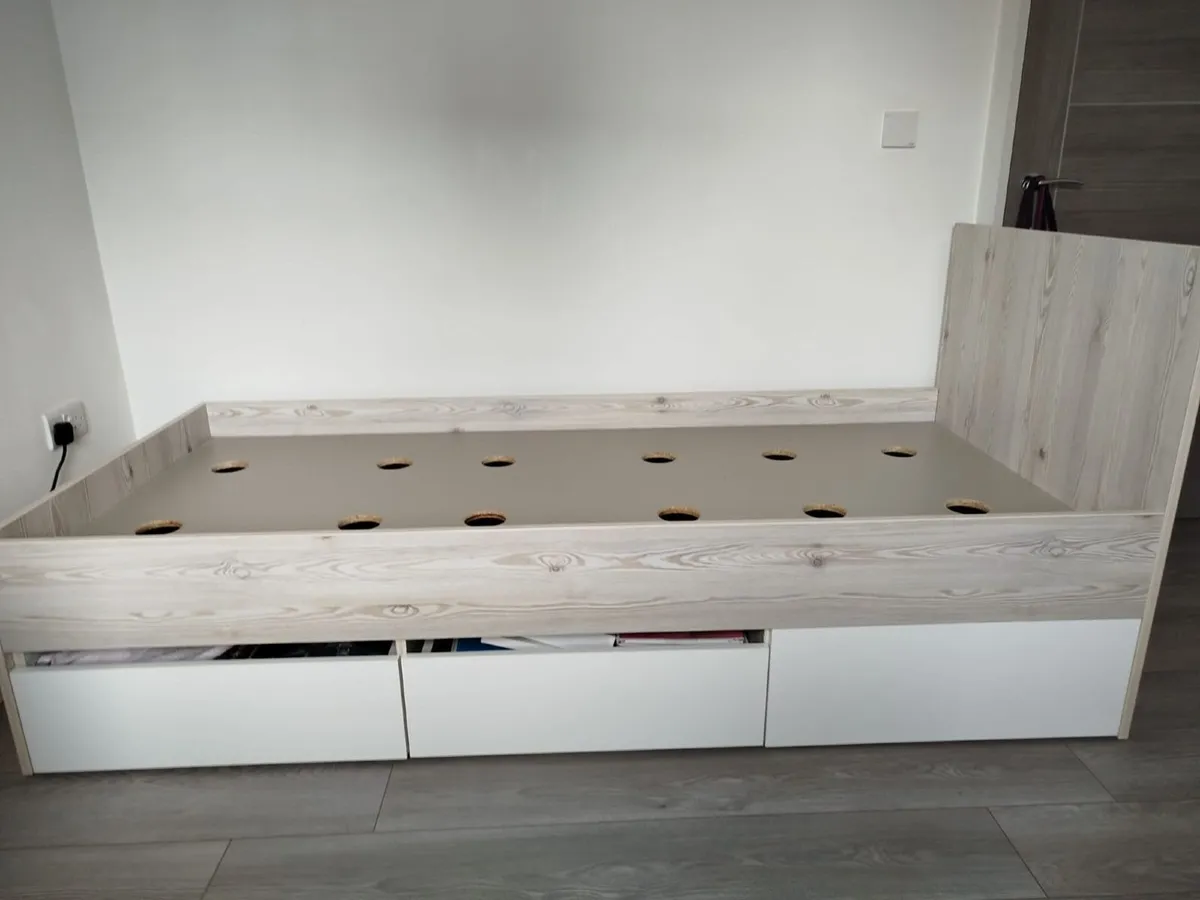 Custom-made bed - Image 2