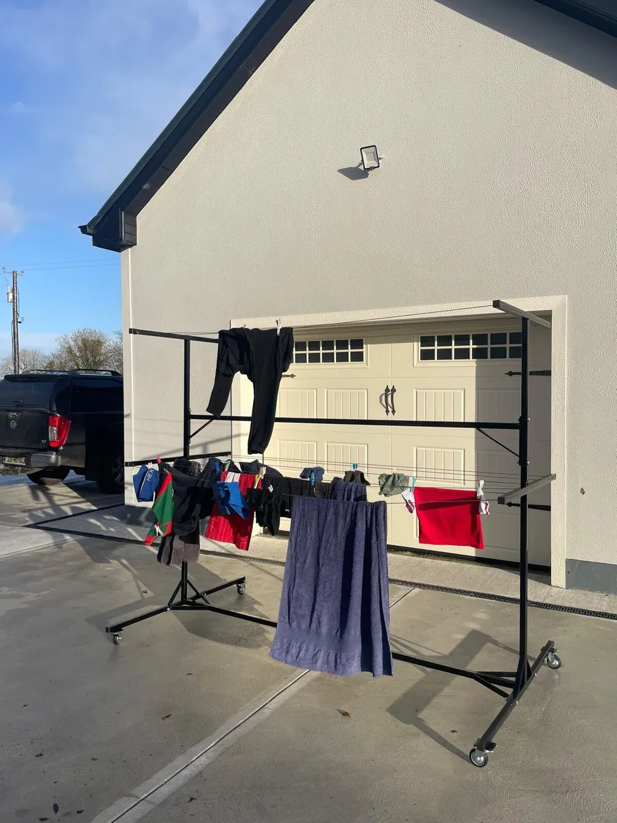 Clothes line on wheels - Image 1