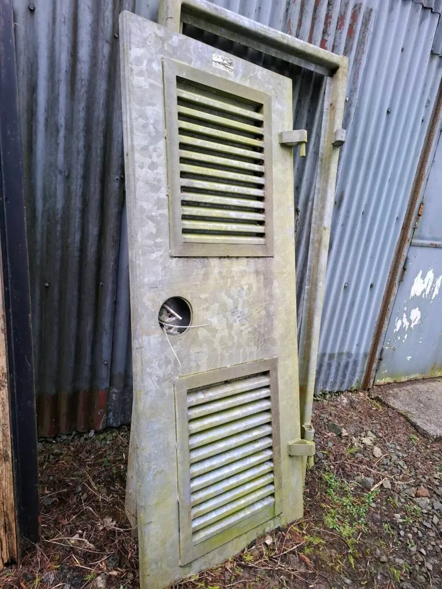 Steel door - Image 1