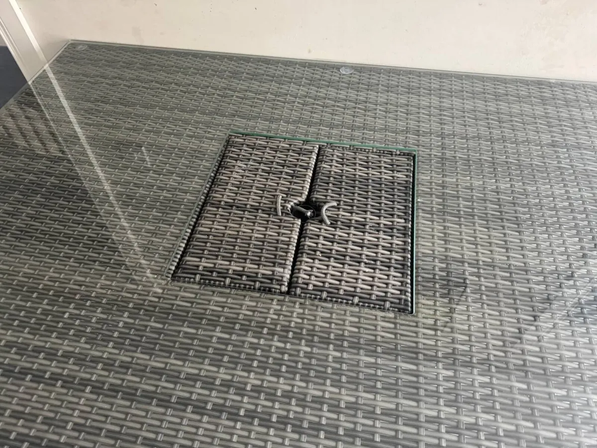 Large Premium Rattan Garden Table - Glass Top - Li - Image 2