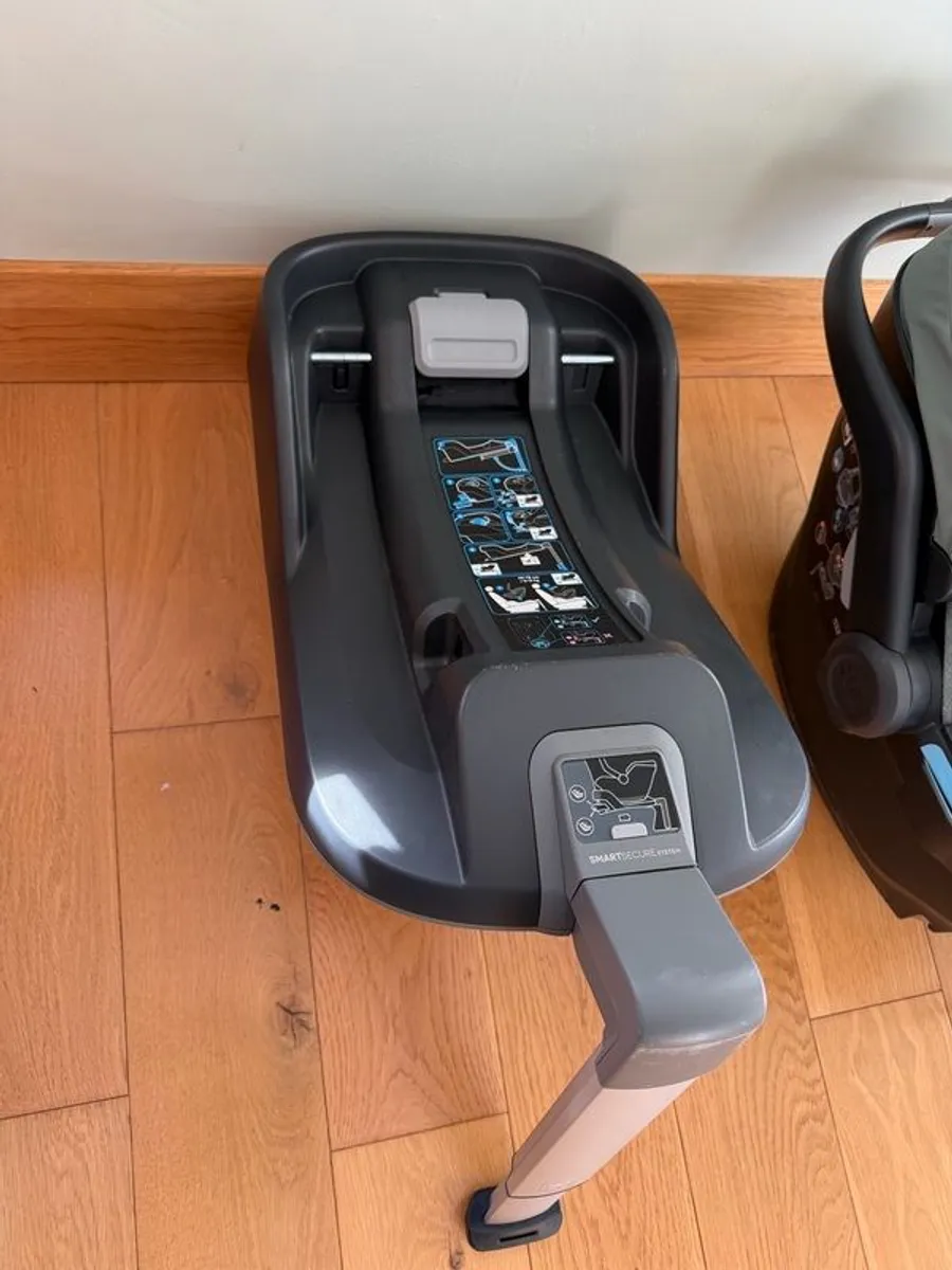 UPPAbaby mesa i-size car seat and isofix - Image 2