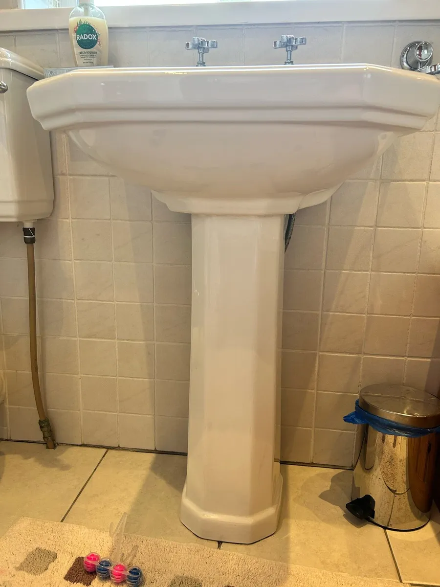 Bathroom suite - Image 3