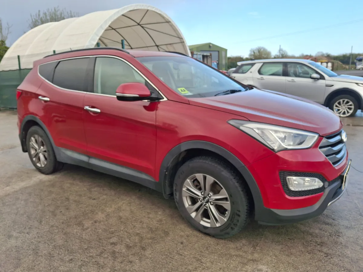 2015 Hyundai Santa Fe  4wd 7 seater - Image 1