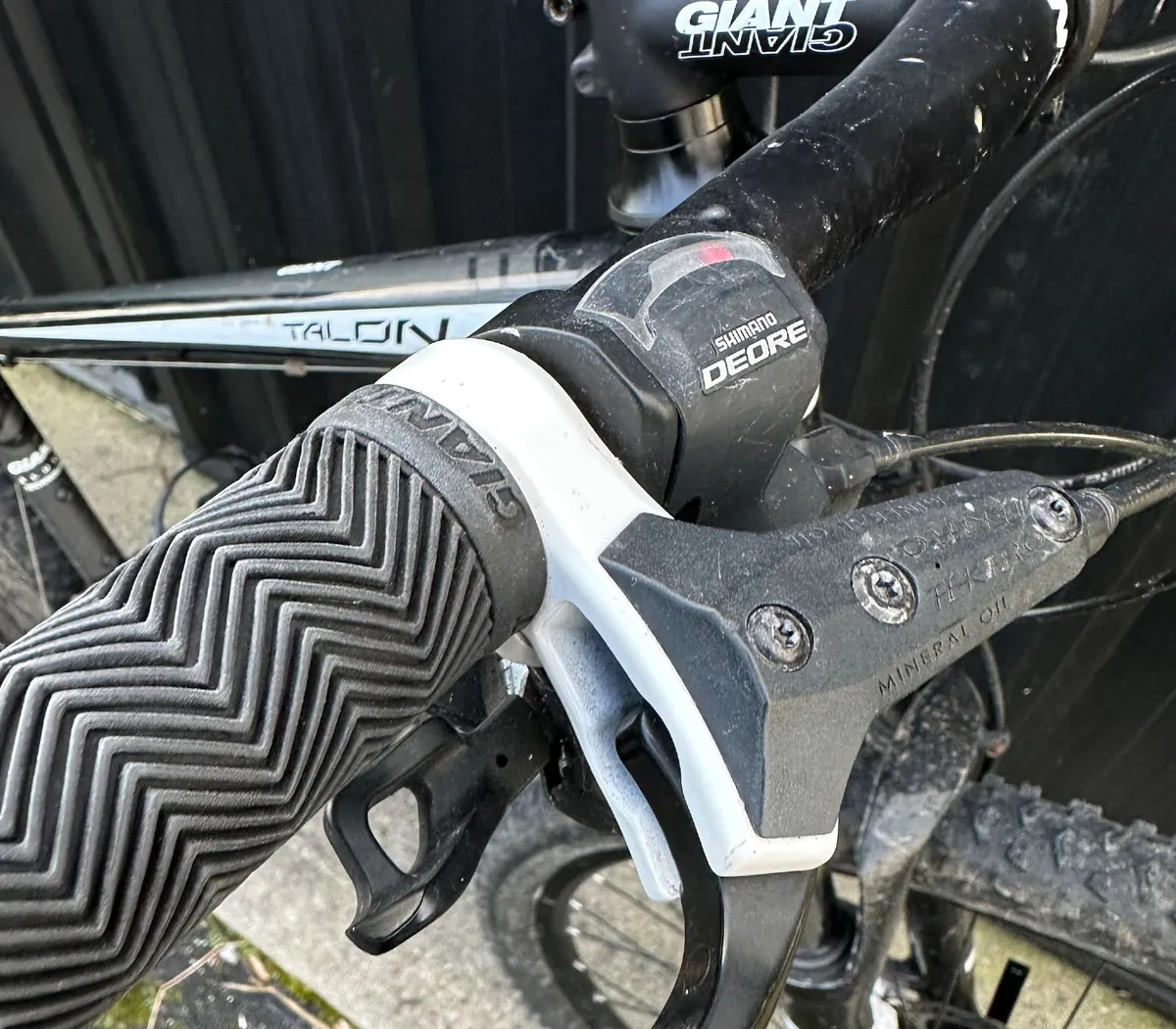 GIANT TALON 3 MOUNTAIN BIKE - Image 1