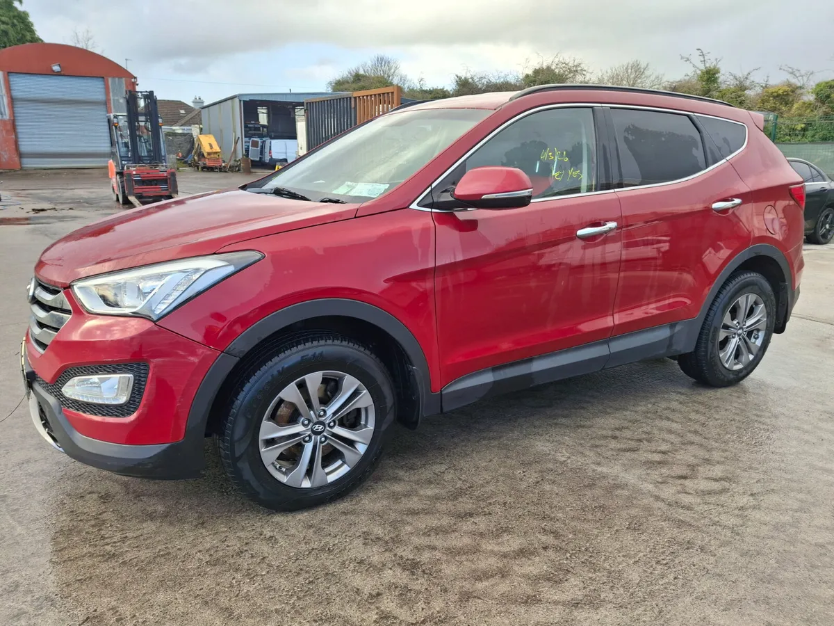 2015 Hyundai Santa Fe  4wd 7 seater - Image 2