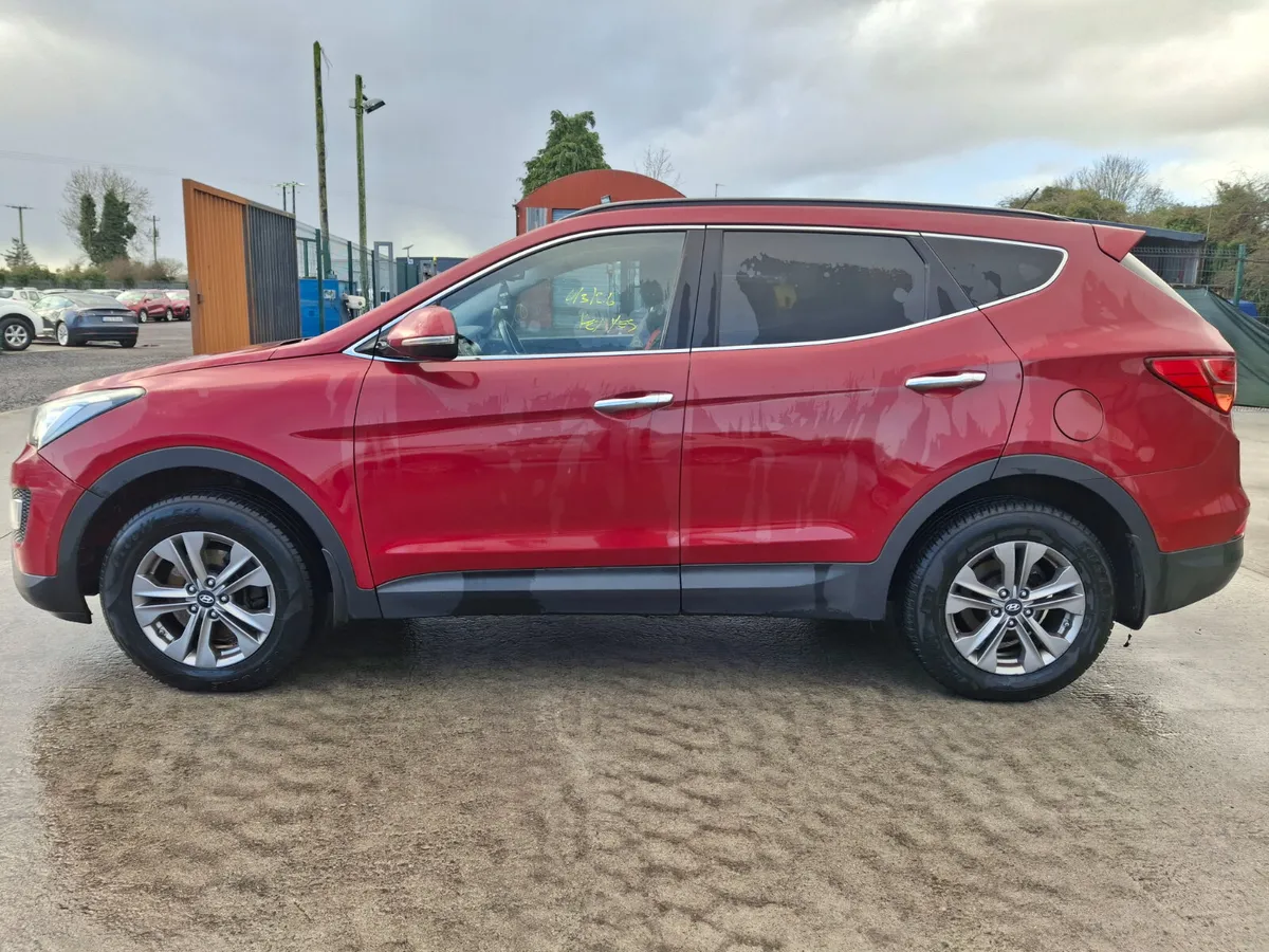 2015 Hyundai Santa Fe  4wd 7 seater - Image 3