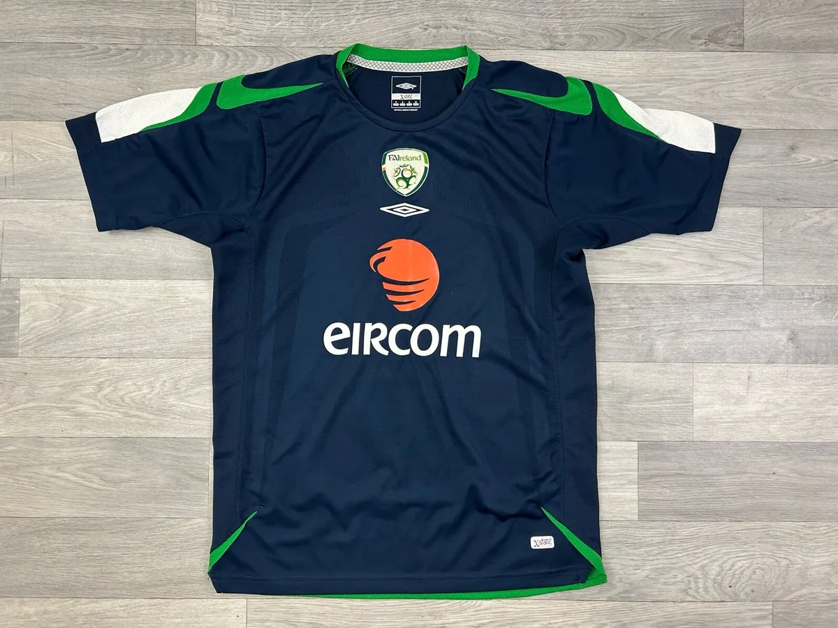 Vintage Umbro Ireland Training Jersey Shirt Small - Image 1