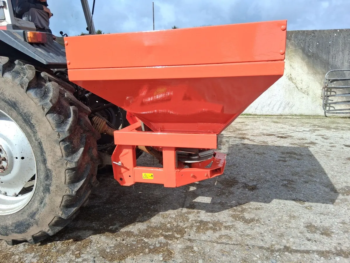 Manure spreader - Image 1
