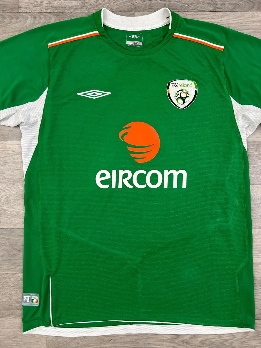 Vintage 2004 Umbro Ireland Home Jersey Shirt M - Image 2