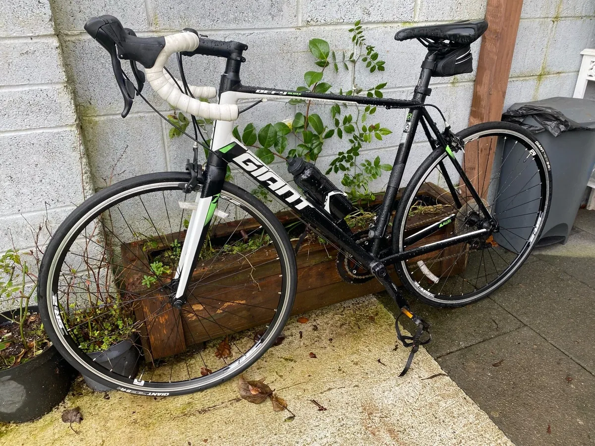 Like new Giant defy 3 Large 22 inch frame - Image 4