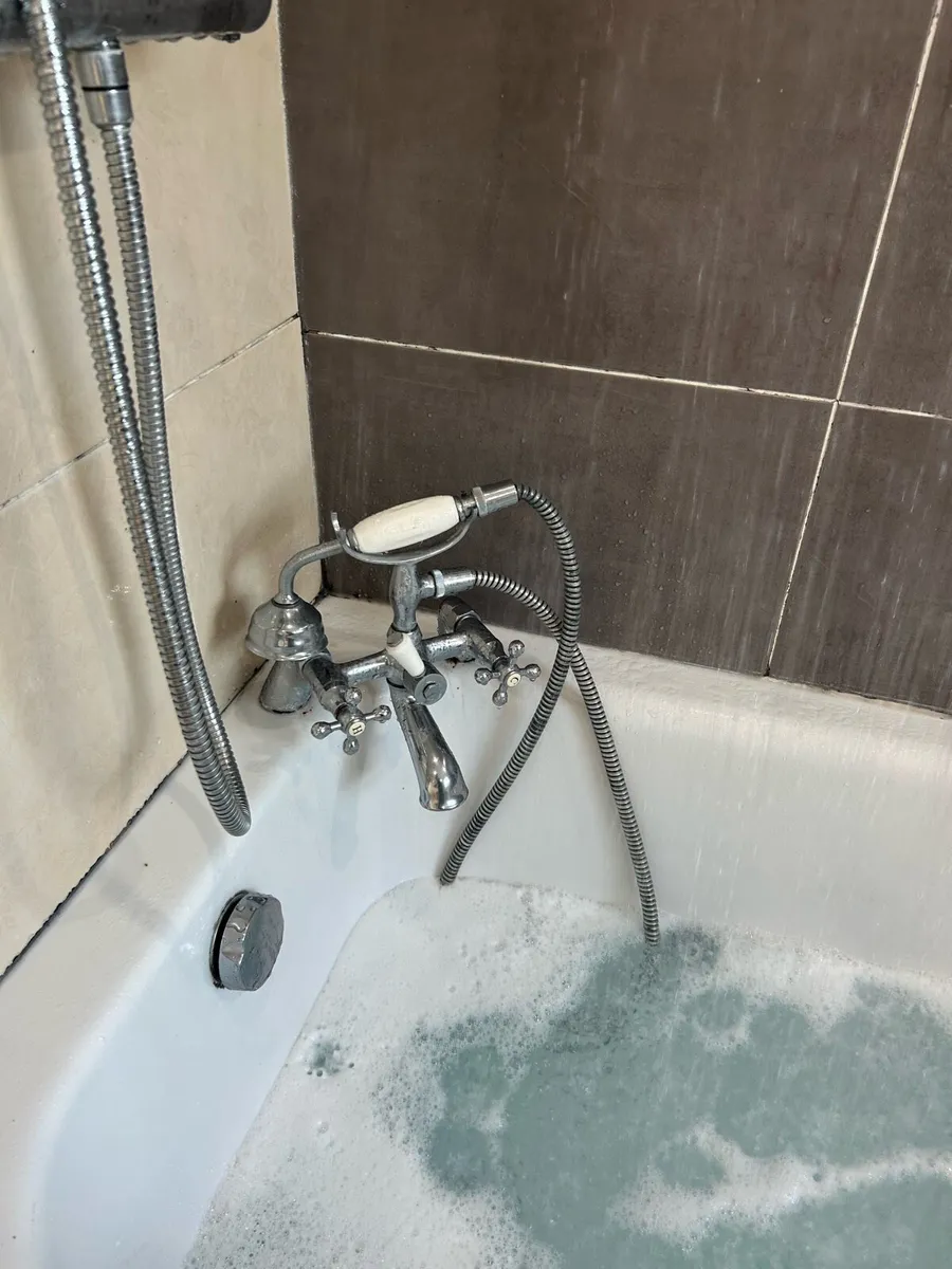 Jacuzzi bathtub - Image 2