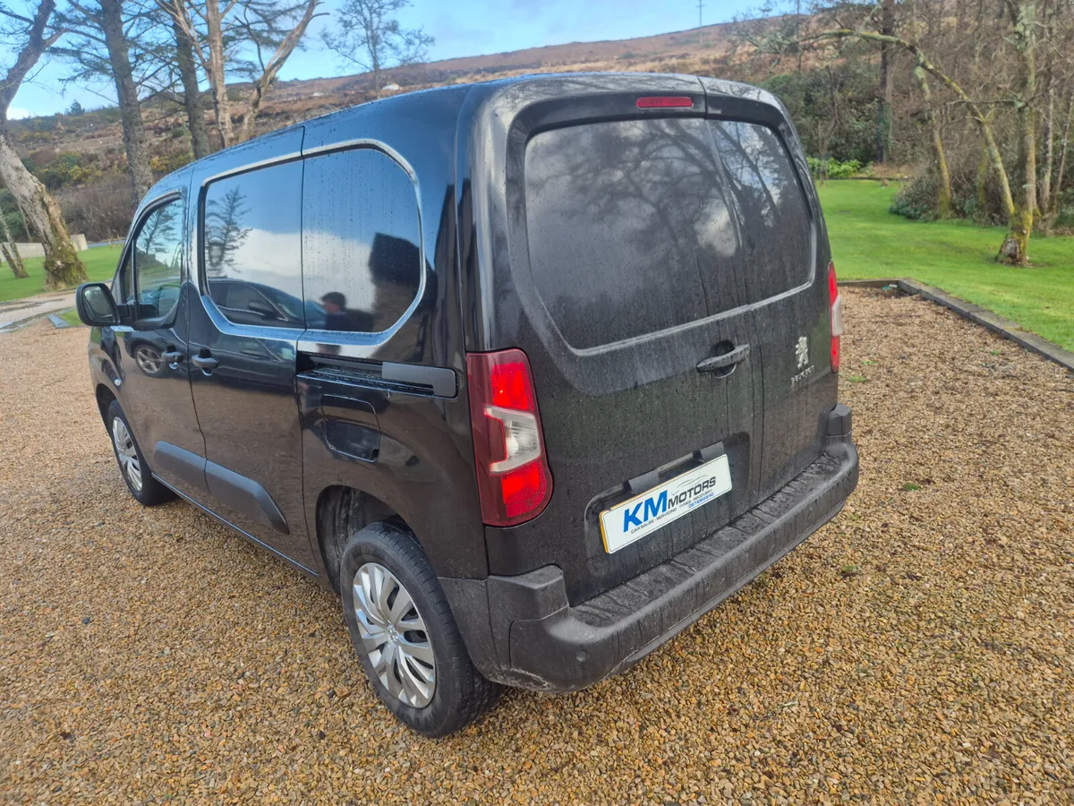 Commercial van - Image 4