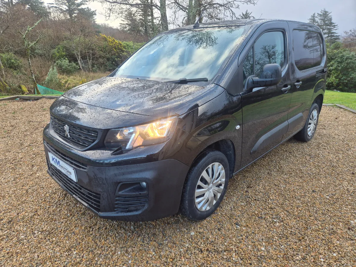 Commercial van - Image 3