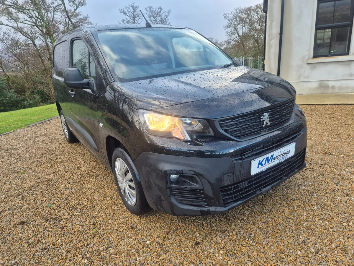 Commercial van - Image 1