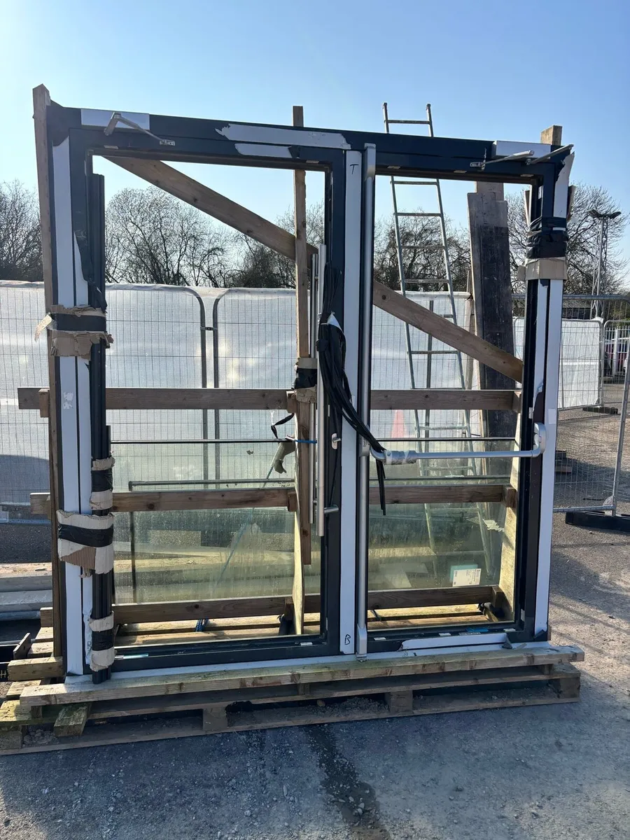 New aluminum push:Pull doors with glass - Image 1