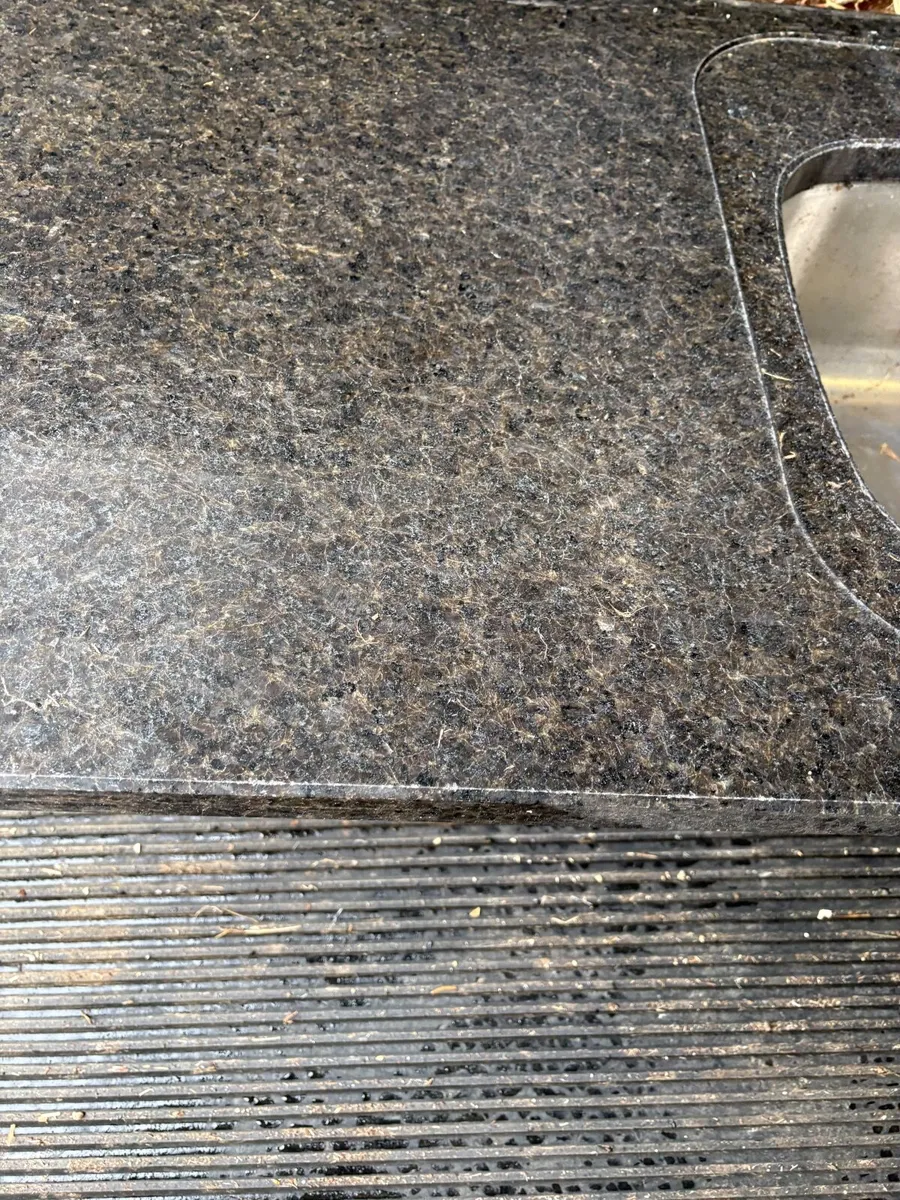 Granite worktop - Image 3