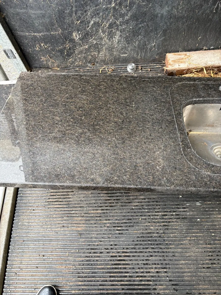 Granite worktop - Image 4