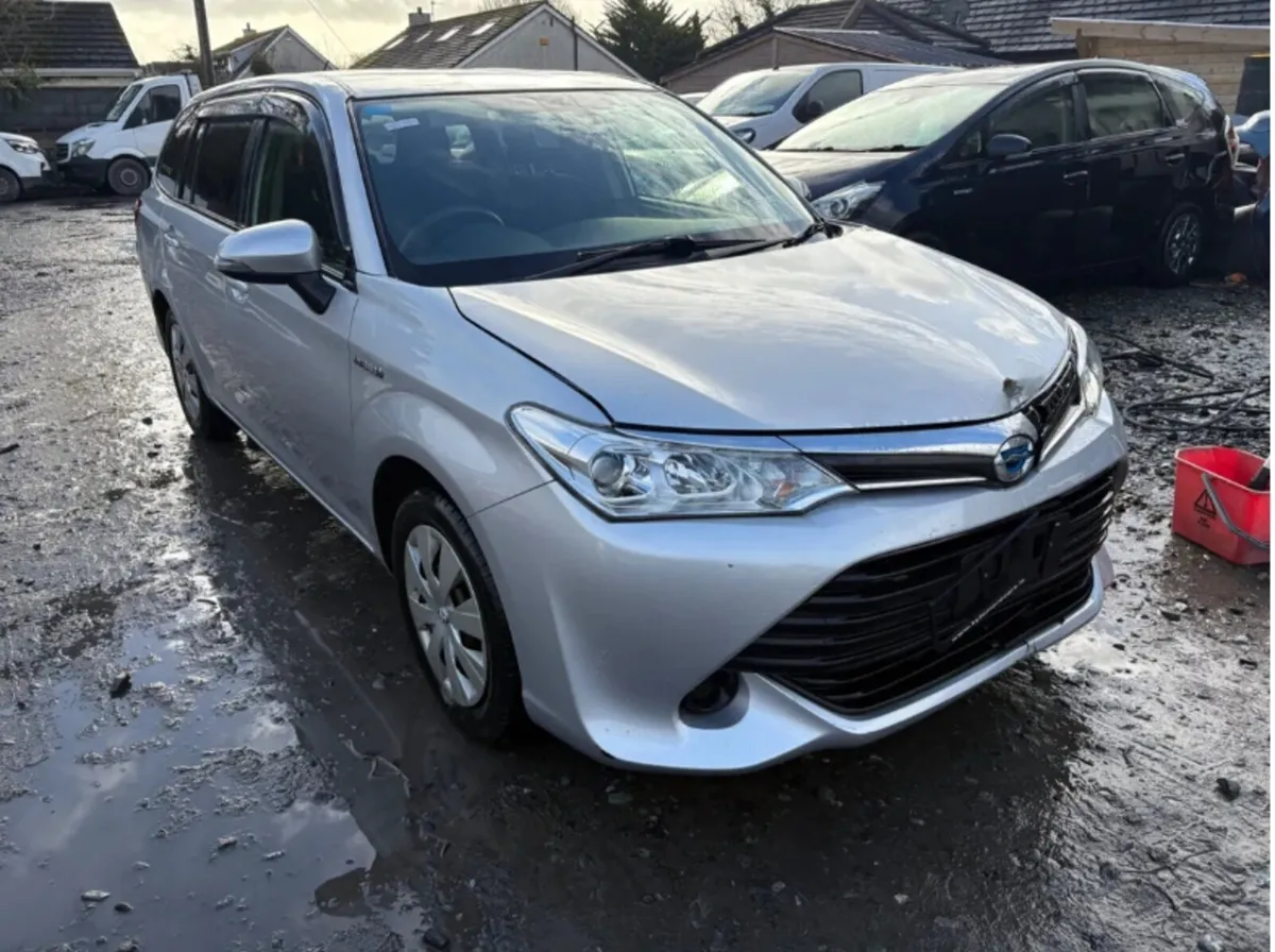 2017 Toyota Corolla Fielder 1.5 Hybrid drive away - Image 4