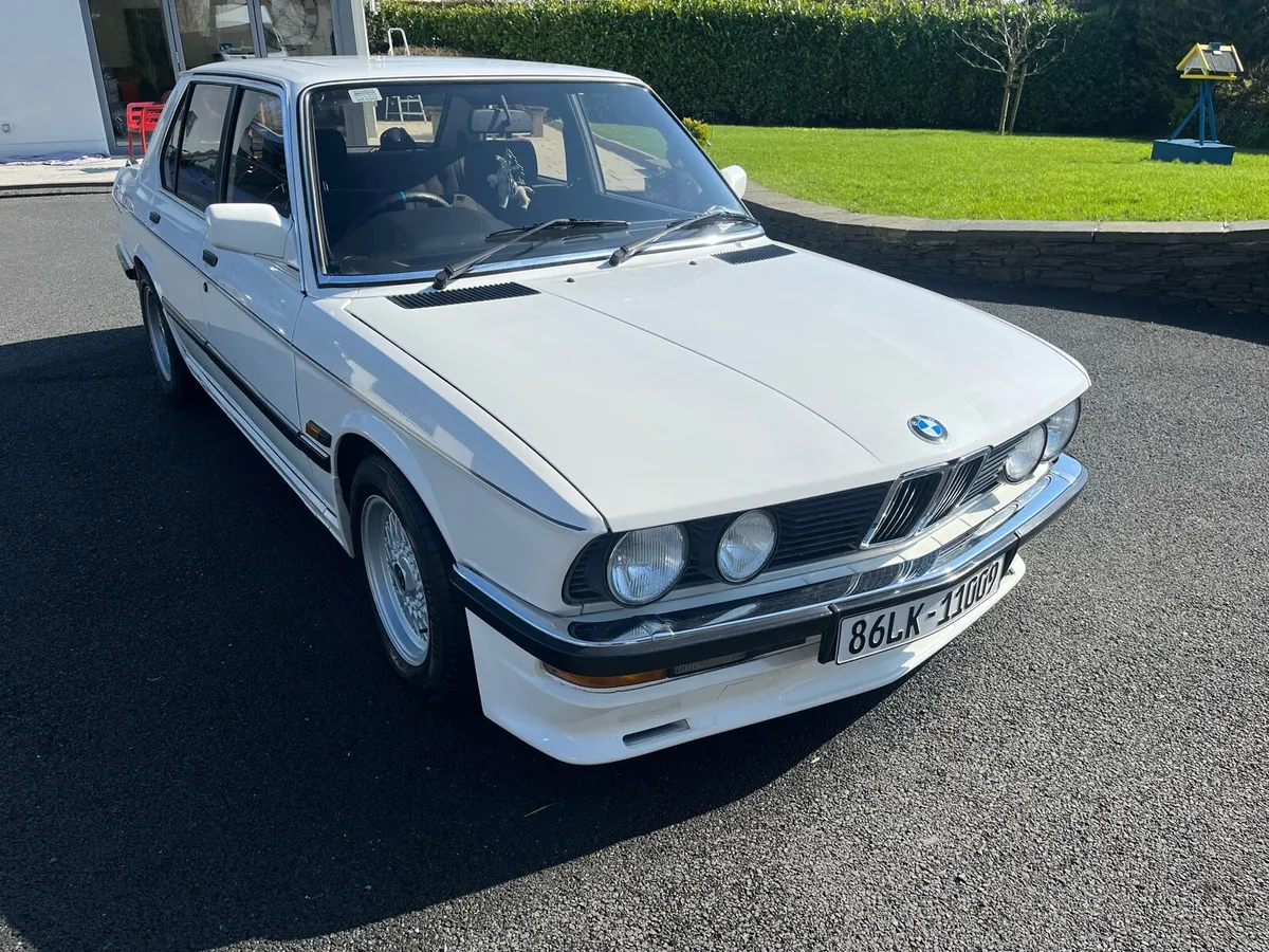 1986 e28 BMW - Image 1