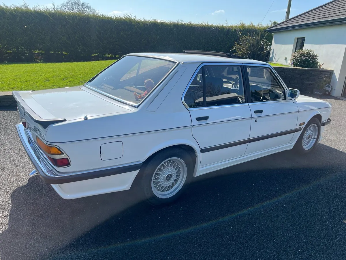 1986 e28 BMW - Image 2
