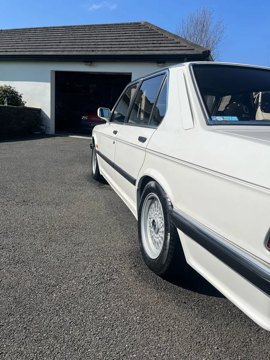 1986 e28 BMW - Image 3