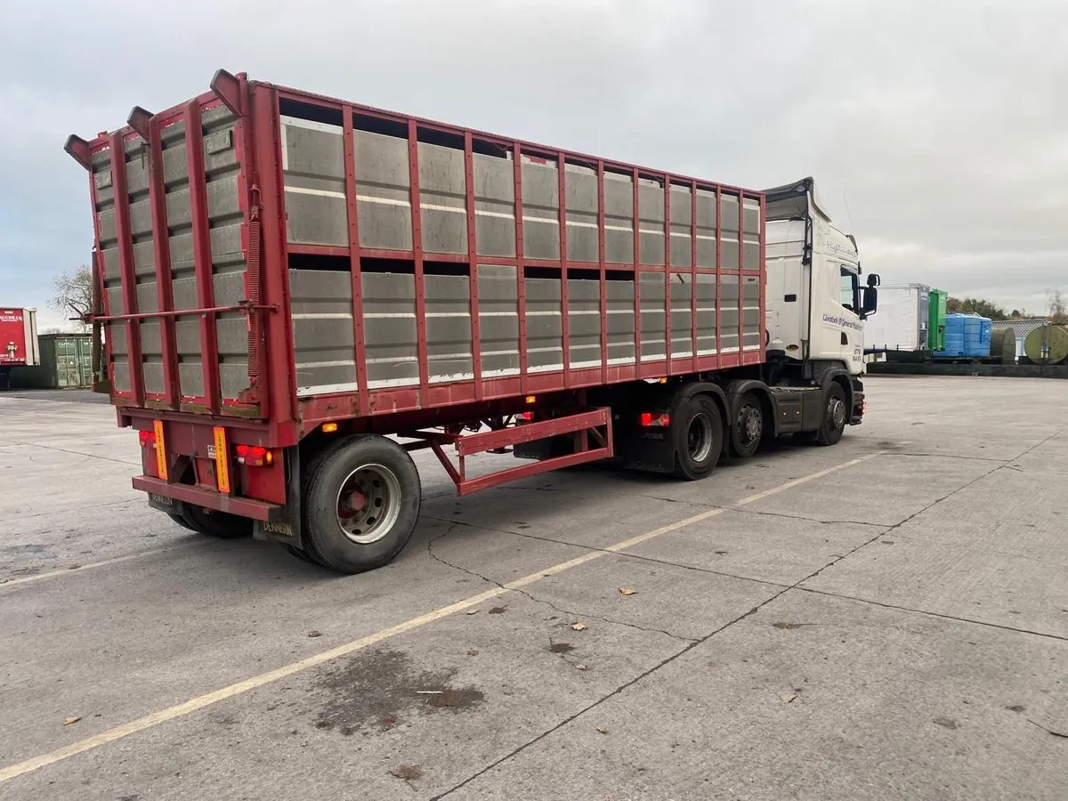 Scania  artic livestock trailer - Image 1