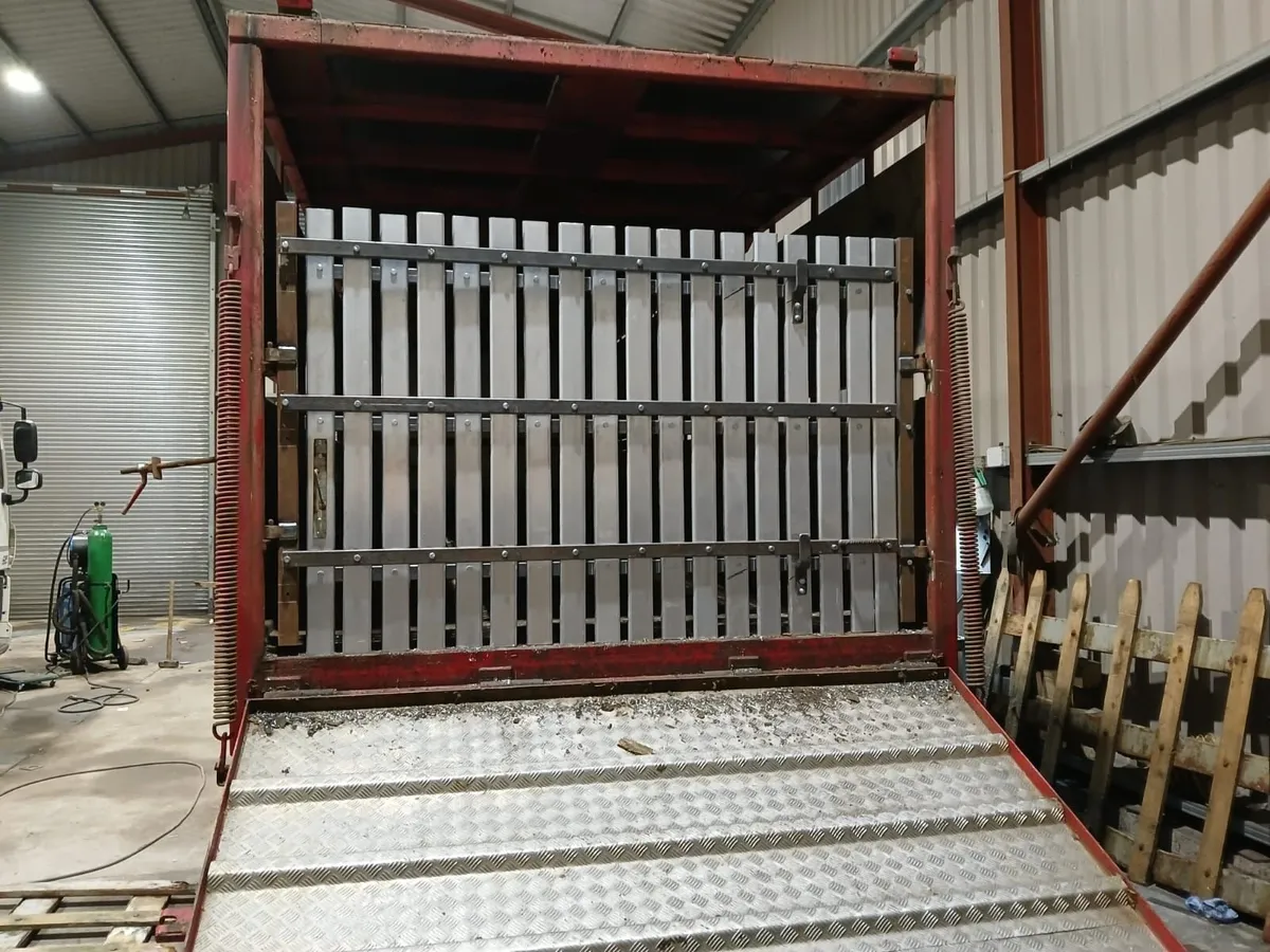 Scania  artic livestock trailer - Image 2