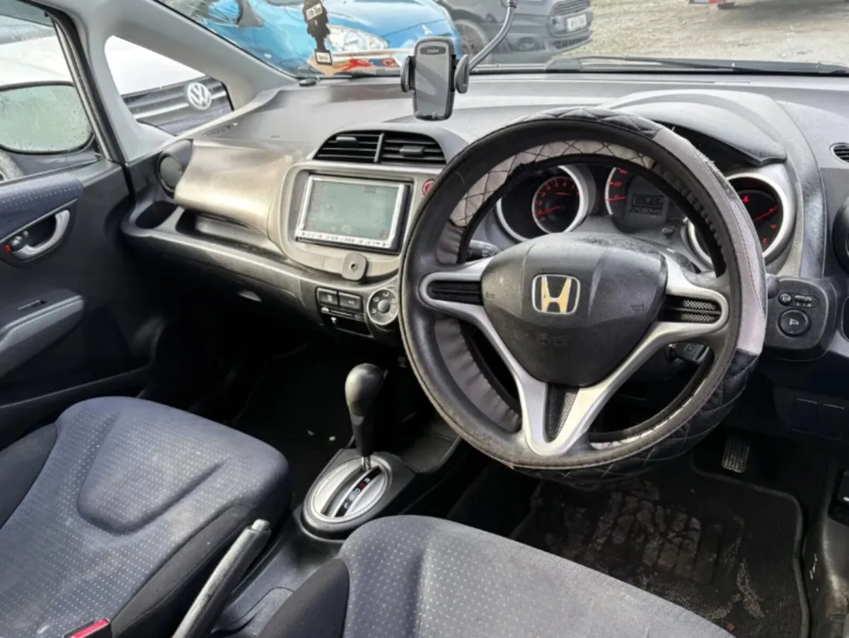 2009 Honda Fit Automatic drive away - Image 4