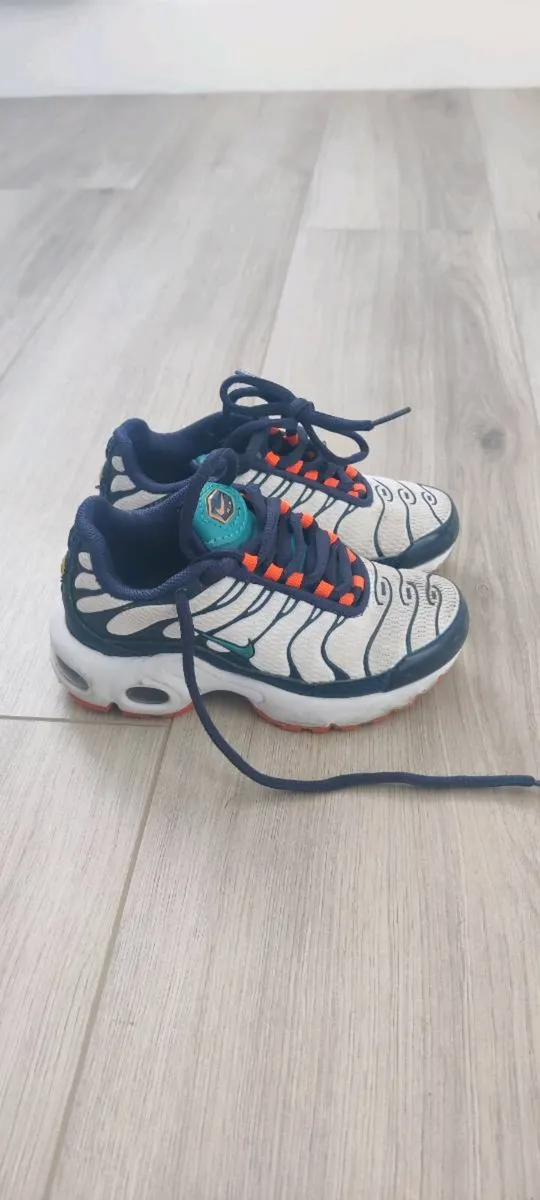 Kids Nike Air Runners Eur 28 - Image 2