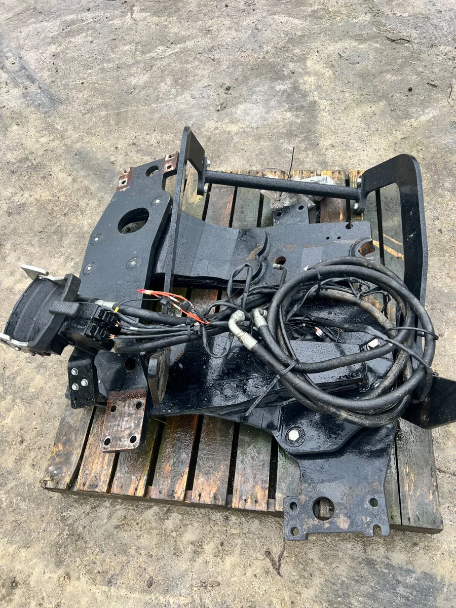 2022 Quicke loader brackets & hydraulics - Image 1