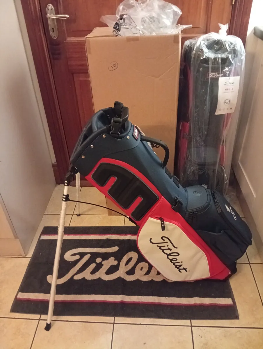 Titleist NEW NEW NEW Players 5 Stand Bags X 2 - Image 2
