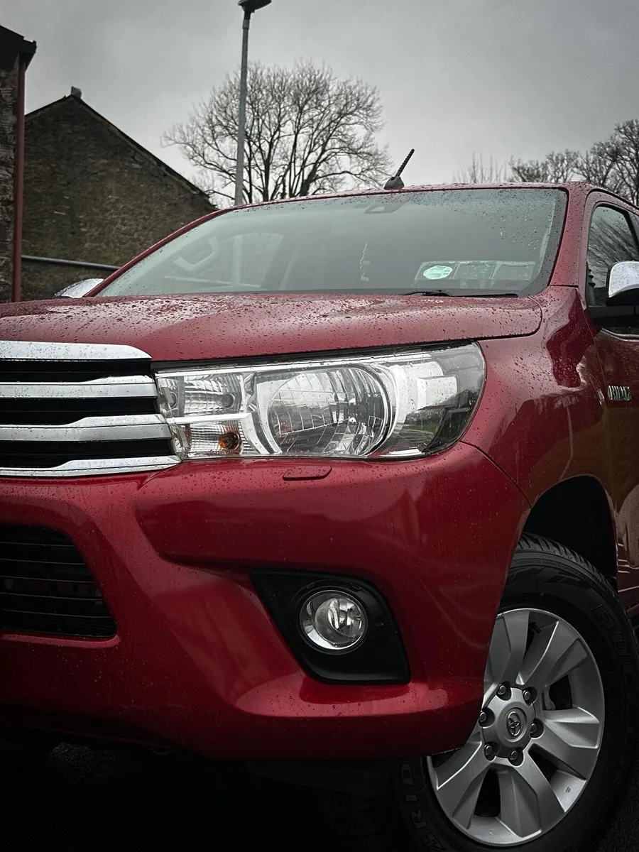 Toyota Hilux 2017 - Image 2
