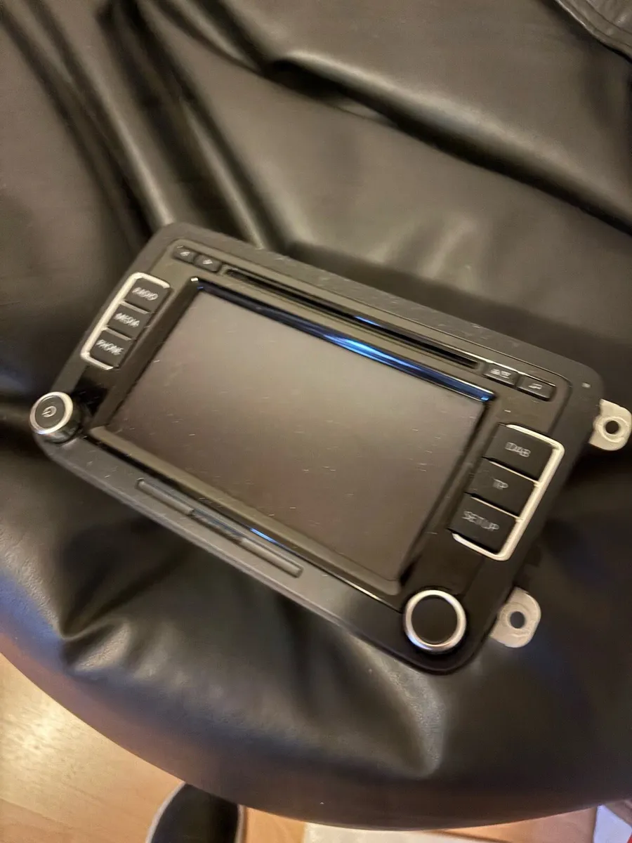 Volkswagen mk6 Golf radio - Image 1
