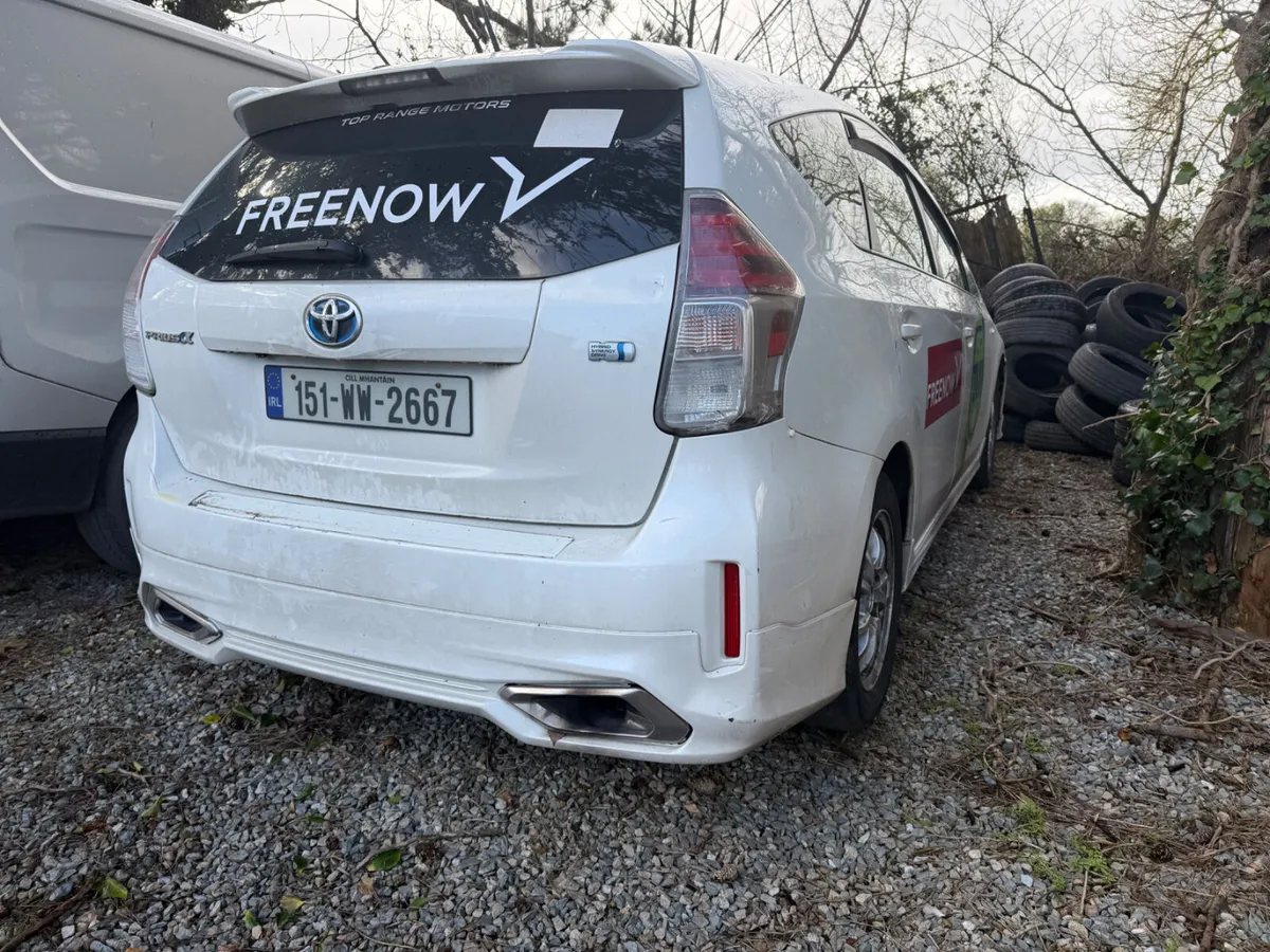 Toyota Prius Alpha 2015 - Image 3