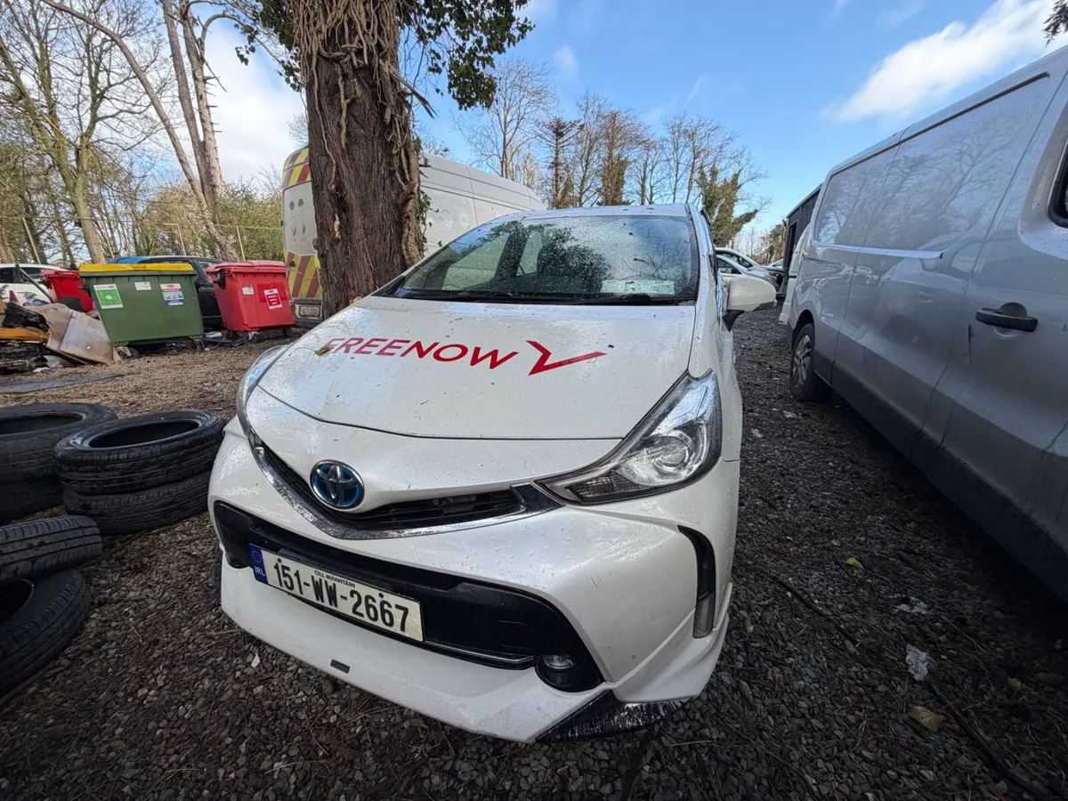 Toyota Prius Alpha 2015 - Image 1