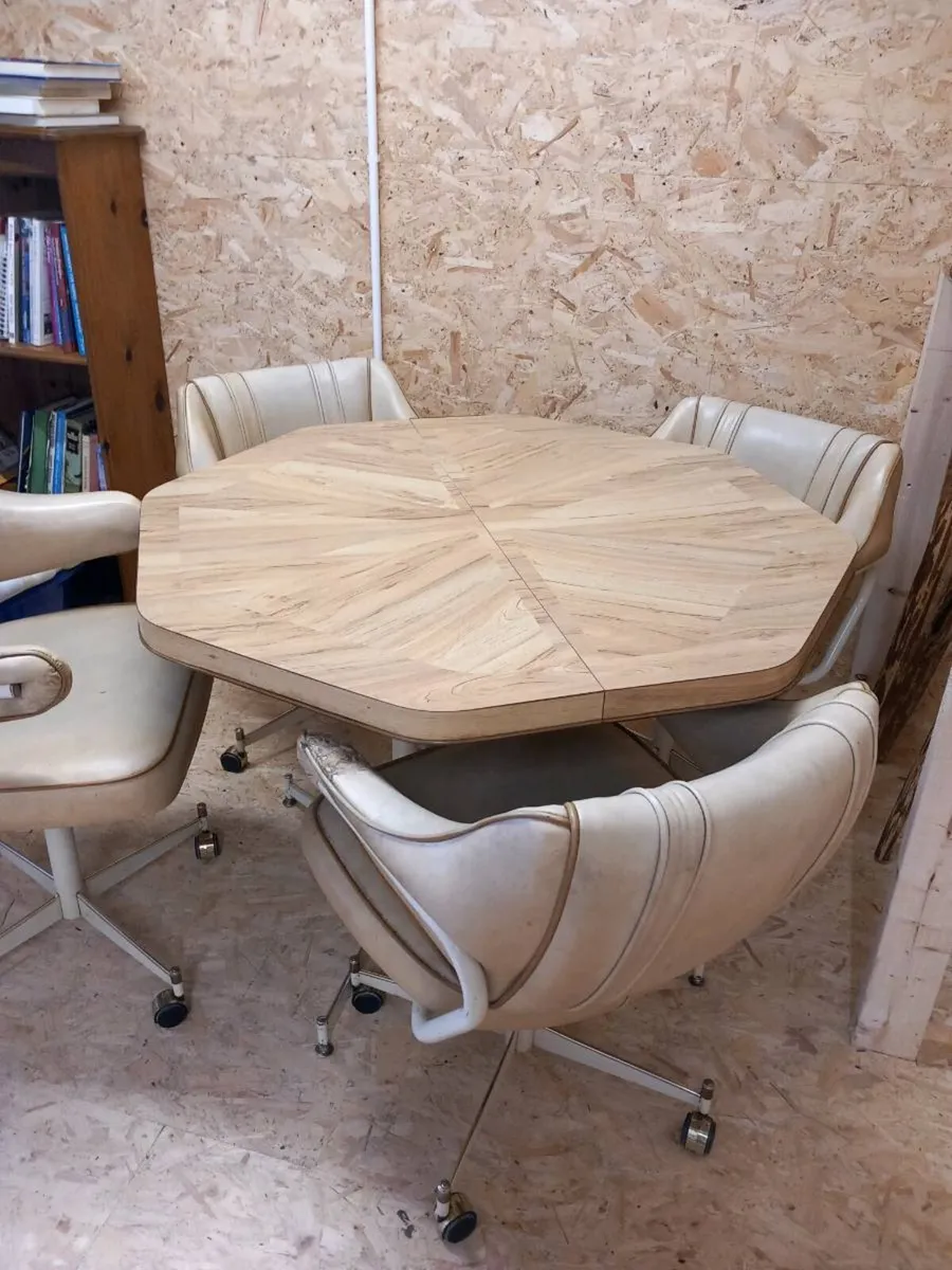 Kitchen table and chairs - Image 2